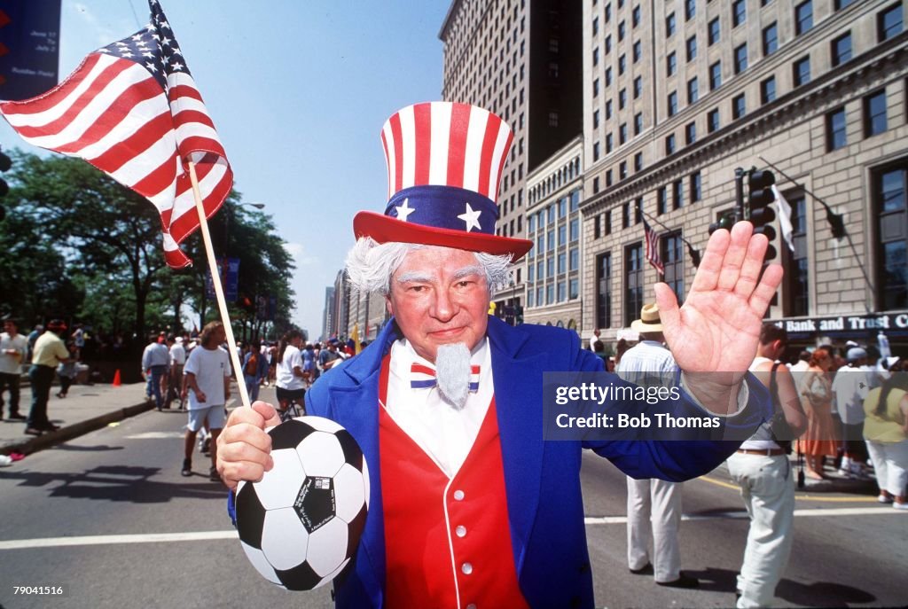 1994 World Cup Finals. Parade on Michigan Ave., Chicago. 15th June 1994. An American fan dressed up as Uncle Sam, wearing a hat in the team's colours and holding the stars and stripes flag during a parade in Chicago.