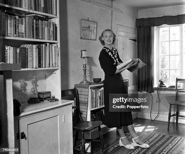 Farnham, England British actress Susan Shaw is pictured at home