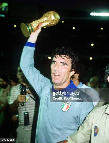 World Cup Final, Madrid, Spain, 11th July Italy 3 v West Germany 1, Italian captain Dino Zoff holds aloft the World Cup trophy after the match