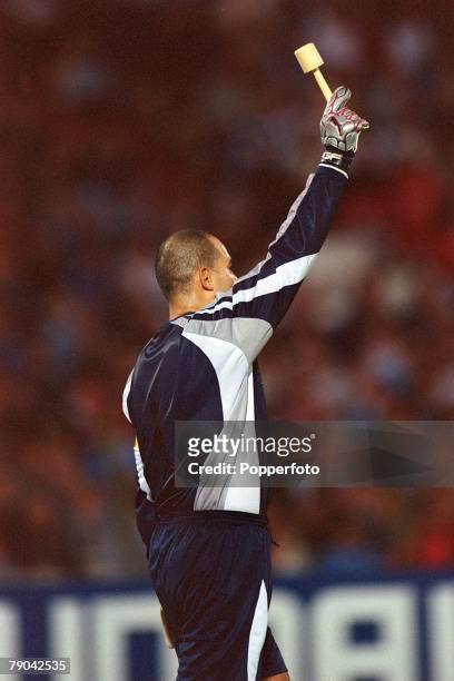Football, 2002 South American CONMEBOL World Cup Qualifier, Montevideo, 28th March 2001, Uruguay 0 v Paraguay 1, Paraguayan goalkeeper Jose Luis...