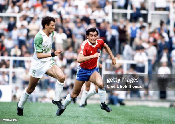 World Cup Finals, Oviedo, Spain, 24th June Algeria 3 v Chile 2, Algeria's Chaabane Merzekane chases Chile's Gustavo Moscoso for the ball