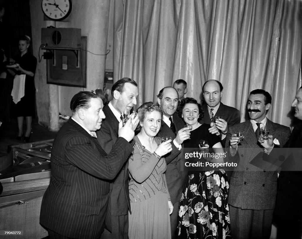 Entertainment. Radio. England. circa 1948. The popular radio show "Much Binding in the Marsh" has it's success toasted by the people who made it so well known, L-R: Producer Leslie Bridgmont, and actors Richard Murdoch, Helen Hill, Kenneth Horne, Maureen
