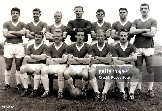 Sport, Football, England, pic: 4th August 1960, The Manchester United F,C, squad pose together for a group photograph, Back row L-R: Alex Dawson,...