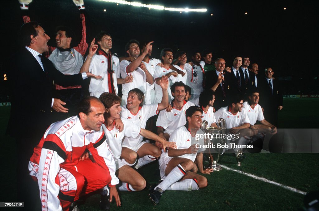 Football. European Cup Final. Nou Camp, Barcelona, Spain. 24th May 1989. AC Milan 4 v Steaua Bucharest 0. The AC Milan players and officials celebrate with the trophy.