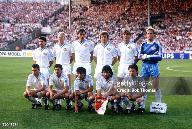 Football, European Cup Final, Stuttgart, West Germany, 25th May 1988, Benfica 0 v PSV Eindhoven 0 , The PSV team line-up together for a group...