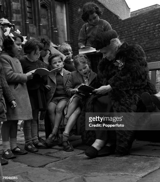 London, England Italian educational reformer Maria Montessori, who evolved the Montessori method of teaching children, is pictured during a visit to...