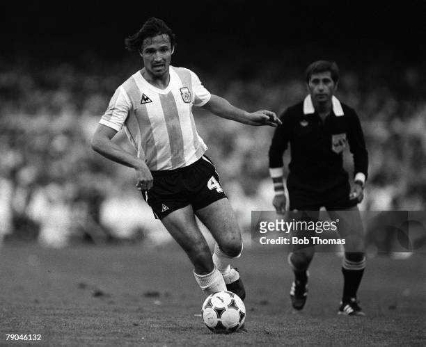 Football, 1982 World Cup Finals, Barcelona, Spain, 13th June 1982, Argentina 0 v Belgium 1, Argentina's Daniel Bertoni on the ball during their Group...