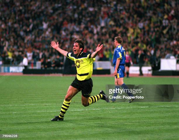 Football, UEFA Champions League Final, Munich, Germany, 28th May 1997, Borussia Dortmund 3 v Juventus 1, Borussia Dortmund's Karlheinz Riedle...