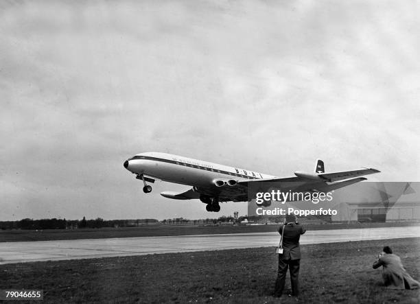 First Jetliner 51 Boac Comet Airliner Stock Photos, High-Res Pictures, and Images ...