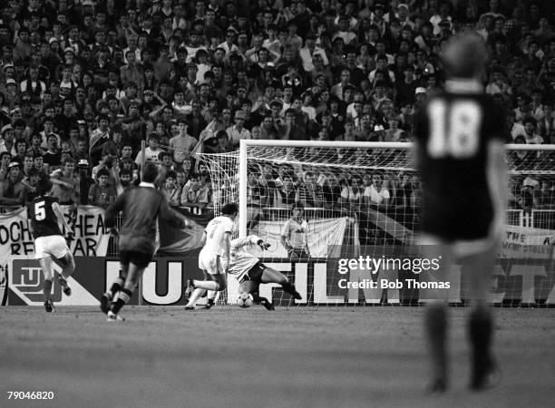 Alan Rough International Match Alan Rough Photos and Premium High Res Pictures ...
