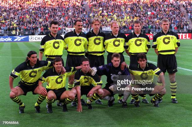Football, UEFA Champions League Final, Munich, Germany, 28th May 1997, Borussia Dortmund 3 v Juventus 1, The Borussia Dortmund team pose together for...
