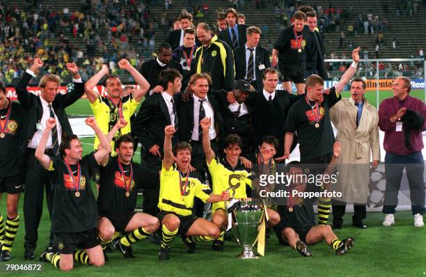 Football, UEFA Champions League Final, Munich, Germany, 28th May 1997, Borussia Dortmund 3 v Juventus 1, The Borussia Dortmund team and officials...