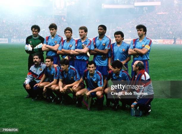 Football, UEFA Cup Winners Cup Final, Berne, Switzerland, 10th May 1989, Barcelona 2 v Sampdoria 0, The Barcelona team line-up together for a group...