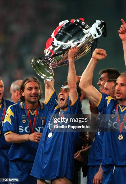Uefa Champions League Final 1996 Photos and Premium High Res Pictures