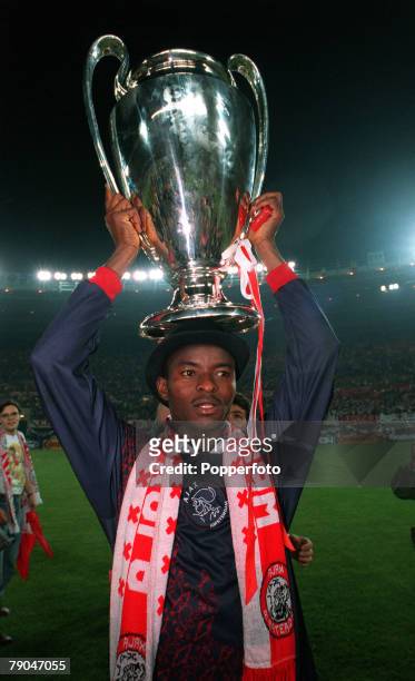 Football, UEFA Champions League Final, Vienna, Austria, 24th May 1995, Ajax 1 v AC Milan 0, Finidi George of Ajax holds the trophy aloft