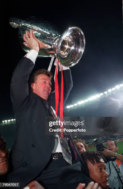 Football, UEFA Champions League Final, Vienna, Austria, 24th May 1995, Ajax 1 v AC Milan 0, Ajax coach Louis van Gaal holds the trophy aloft