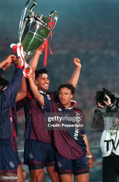 Football, UEFA Champions League Final, Vienna, Austria, 24th May 1995, Ajax 1 v AC Milan 0, Frank Rijkaard and team-mate Edgar Davids hold the trophy...