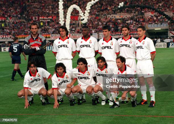 Football, UEFA Champions League Final, Vienna, Austria, 24th May 1995, Ajax 1 v AC Milan 0, The AC Milan team line up together prior to the match,...
