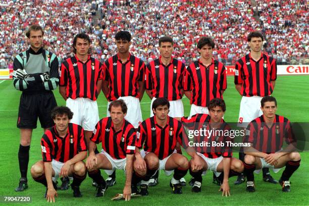 Football, UEFA Champions League Final, Munich, Germany, 26th May 1993, Marseille 1 v AC Milan 0, The AC Milan team line-up together for a group...