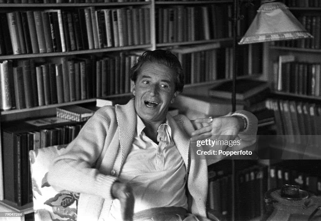 1949. Littlewick Green, Maidenhead, England. A picture of Welsh actor, composer, songwriter and playwright Ivor Novello at his home.