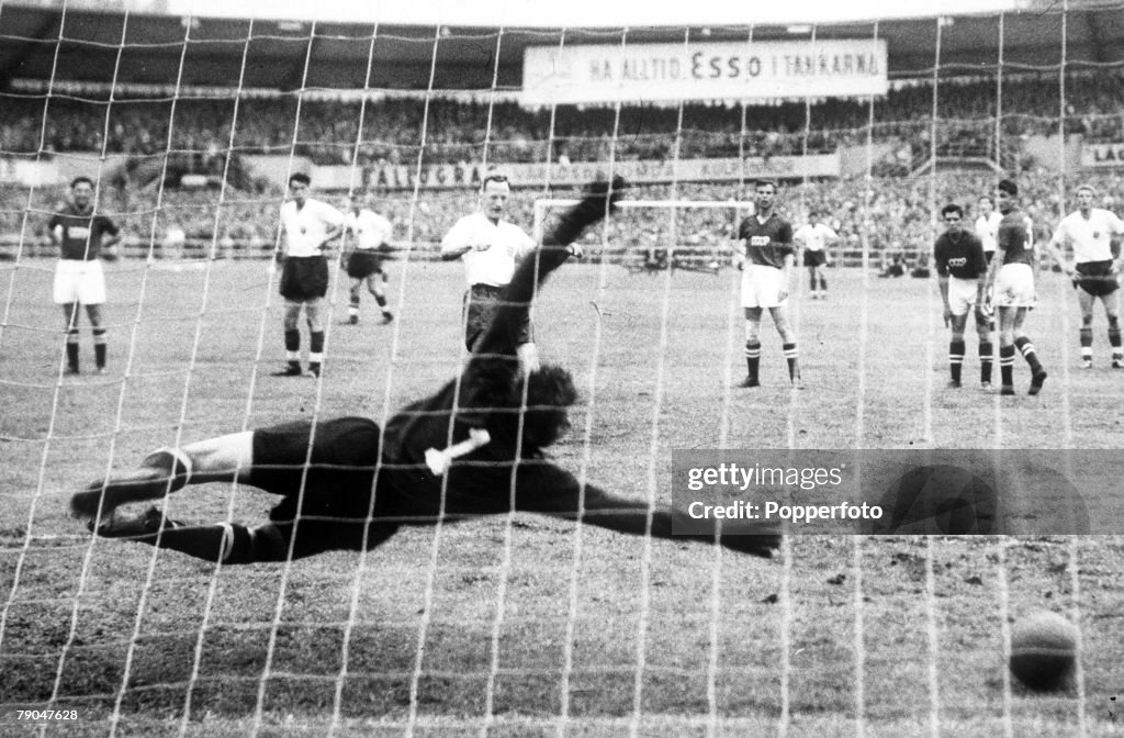 World Cup Finals. 1958. Gothenburg, Sweden. 8th June, 1958. England 2 v Soviet Union 2. England's Tom Finney strikes his penalty kick past diving Soviet goalkeeper Lev Yashin to level the scores at 2-2 during their Group Four match .