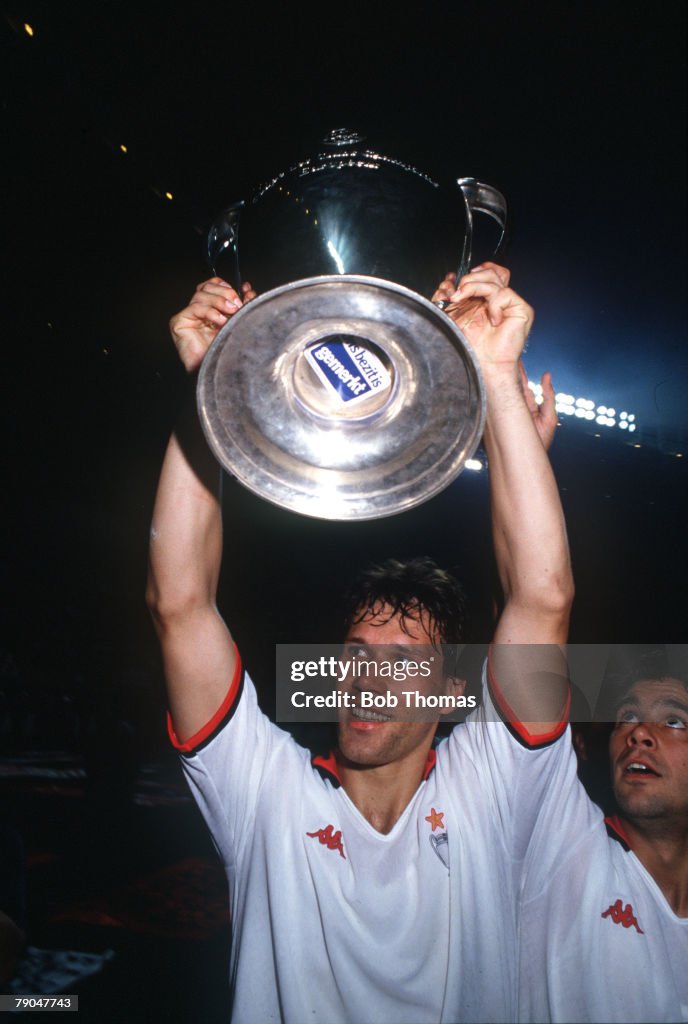 Football. European Cup Final. Vienna, Austria. 23rd May 1990. AC Milan 1 v Benfica 0. AC Milan's Marco van Basten holds the trophy aloft.