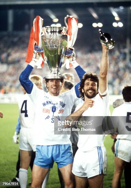 Football, European Cup Final, Stuttgart, West Germany, 25th May 1988, Benfica 0 v PSV Eindhoven 0 , PSV's Hans Van Breukelen and captain Eric Gerets...