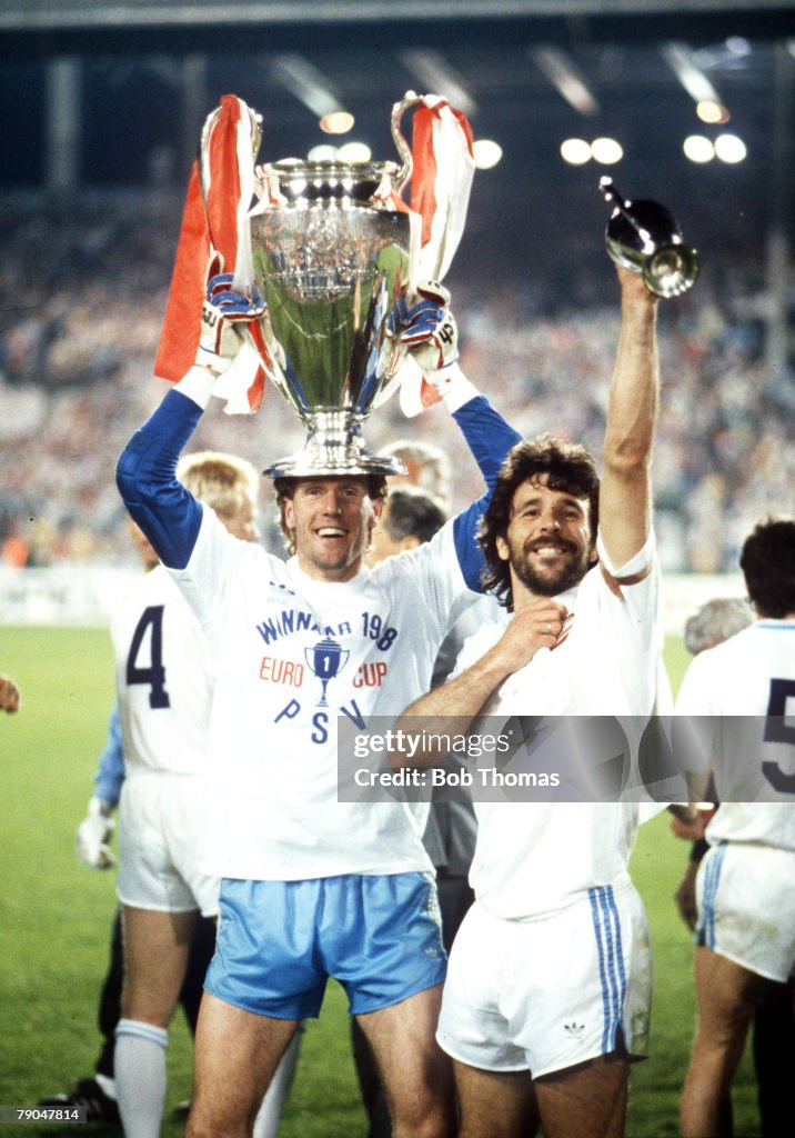 Football. European Cup Final. Stuttgart, West Germany. 25th May 1988. Benfica 0 v PSV Eindhoven 0 (after extra time, PSV win 6-5 on penalties). PSV's Hans Van Breukelen (left) and captain Eric Gerets celebrate with the trophy.