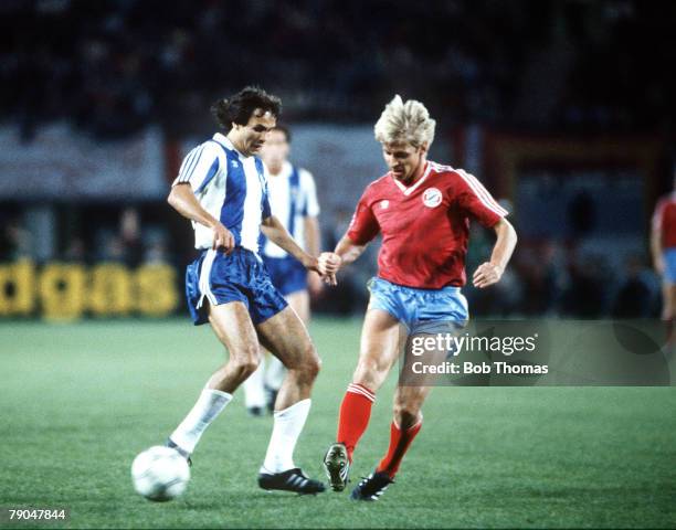 Football, European Cup Final, Vienna, Austria, 27th May 1987, Porto 2 v Bayern Munich 1, Porto's Rabah Madjer contests the ball with Bayern Munich's...