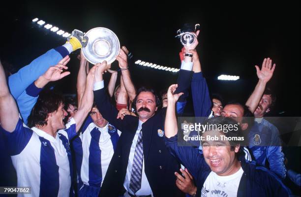 Football, European Cup Final, Vienna, Austria, 27th May 1987, Porto 2 v Bayern Munich 1, Porto coach Artur Jorge celebrates with his players and the...