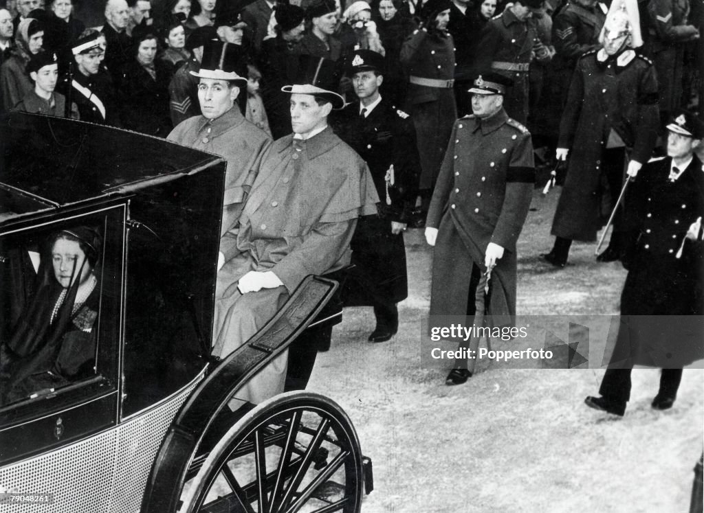 Royalty. London. 15th February, 1952. Funeral of King George VI. Queen Elizabeth,later to be the Queen Mother, can be seen in the carriage during the Windsor procession.