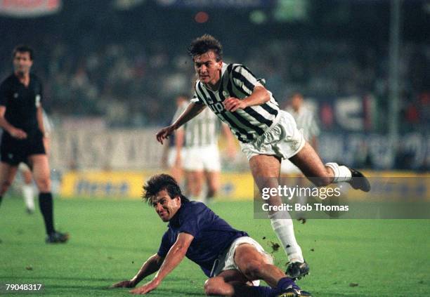 Football, UEFA Cup Final, Second Leg, Florence, Italy, 16th May 1990, Fiorentina 0 v Juventus 0 , Fiorentina's Carlos Dunga slides to tackle...