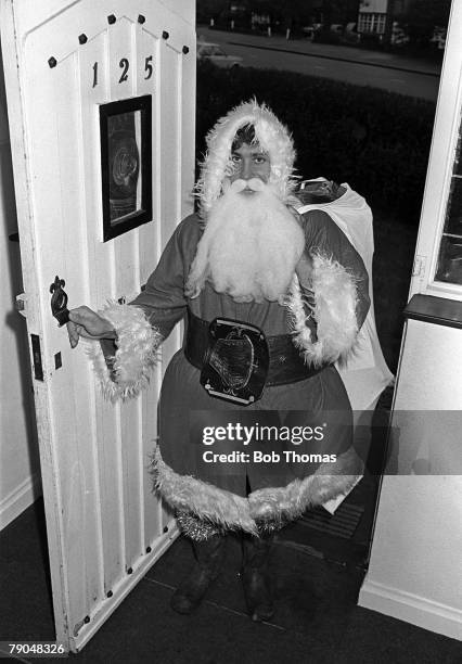 Football, 22nd October 1982, Arsenal and England footballer Kenny Sansom dressed up as Father Christmas at his home