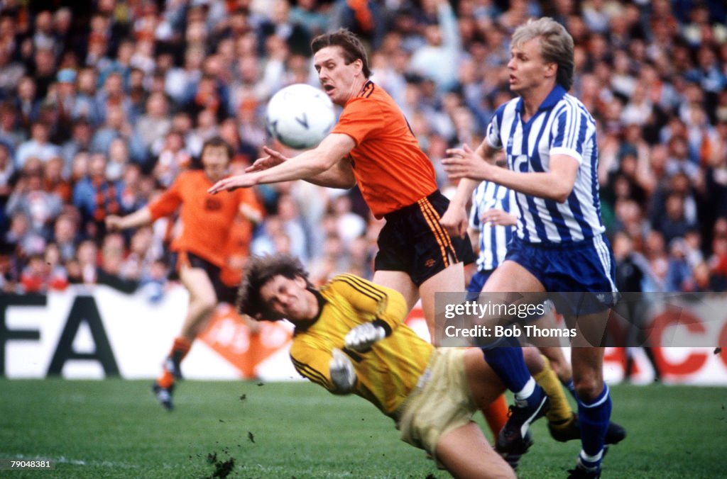 Football. UEFA Cup Final, Second Leg. Tannadice Park, Scotland. 20th May 1987. Dundee United 1 v IFK Gothenburg 1 (Gothenburg win 2-1 on aggregate). Dundee United's Billy Kirkwood is denied by a combination of Gothenburg goalkeeper Thomas Wernersson and d