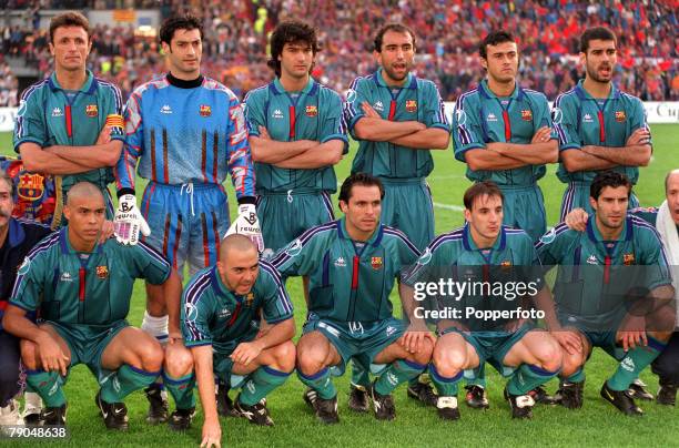 Football, UEFA Cup Winners Cup Final, Rotterdam, Holland, 14th May 1997, Barcelona 1 v Paris St Germain 0, The Barcelona team line-up together for a...