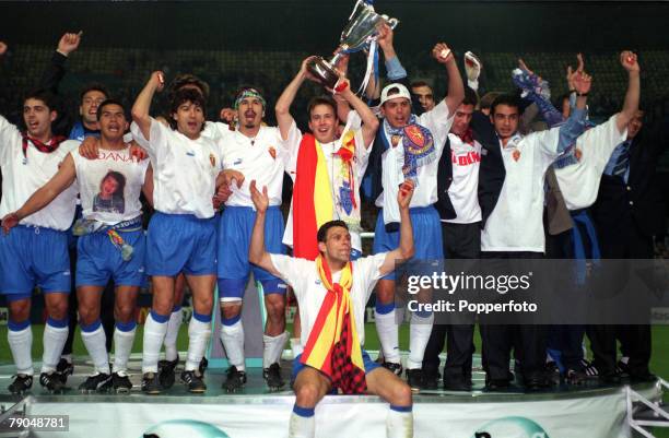 Football, UEFA Cup Winners Cup Final, Paris, France, 10th May 1995, Arsenal 1 v Real Zaragoza 2 , The Real Zaragoza team celebrate with the trophy