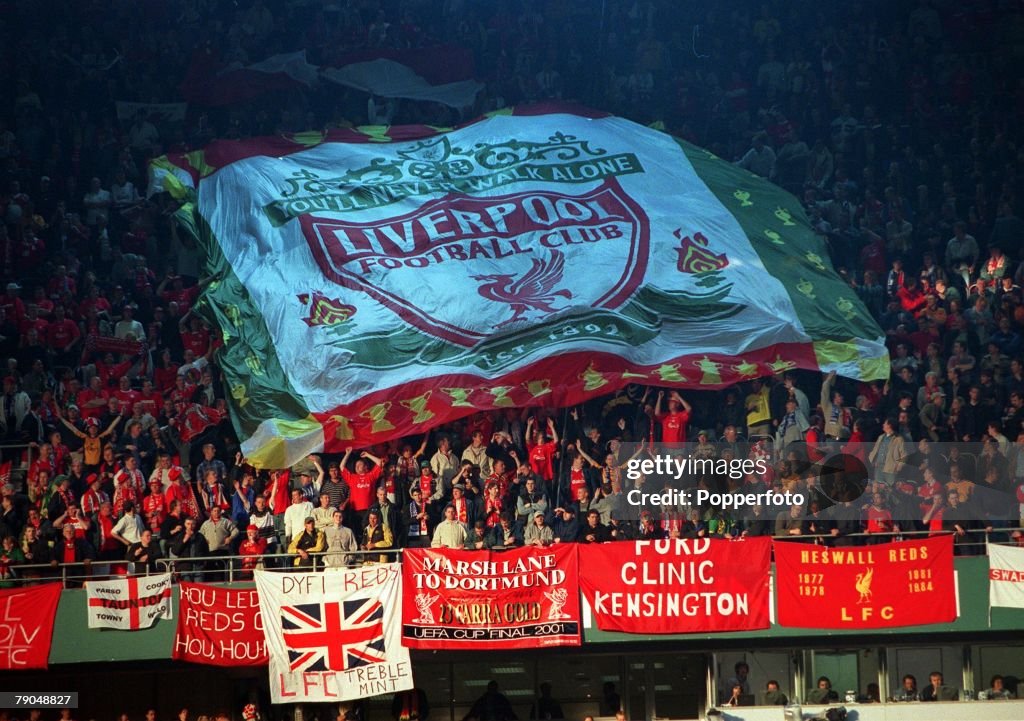 Football. UEFA CUP Final. 16th May 2001. Dortmund, Germany. Liverpool 5 v Deportivo Alaves 4 (on golden goal). Liverpool fans cheer their team on in the Westfalien Stadium with a giant flag.
