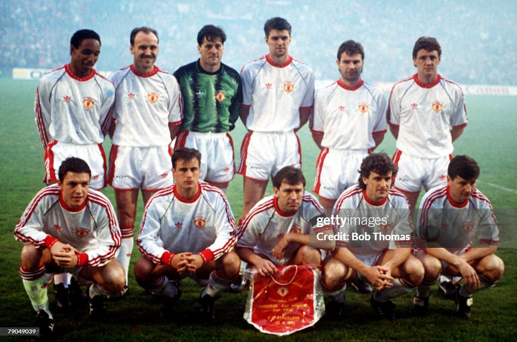 Football. UEFA Cup Winners Cup Final. Rotterdam, Holland. 15th May 1991. Manchester United 2 v Barcelona 1. The Manchester United team pose together for a team photograph prior to the match. Back Row L-R: Paul Ince, Mike Phelan, Les Sealey, Gary Pallister