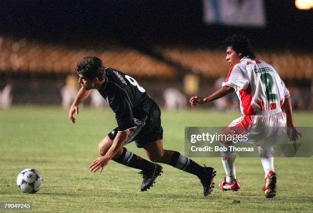 Sport, Football, FIFA Club World Championships, Rio de Janeiro, Brazil, 11th January 2000, Vasco Da Gama 2 v Necaxa 1, Vasco Da Gama's Juninho gets...