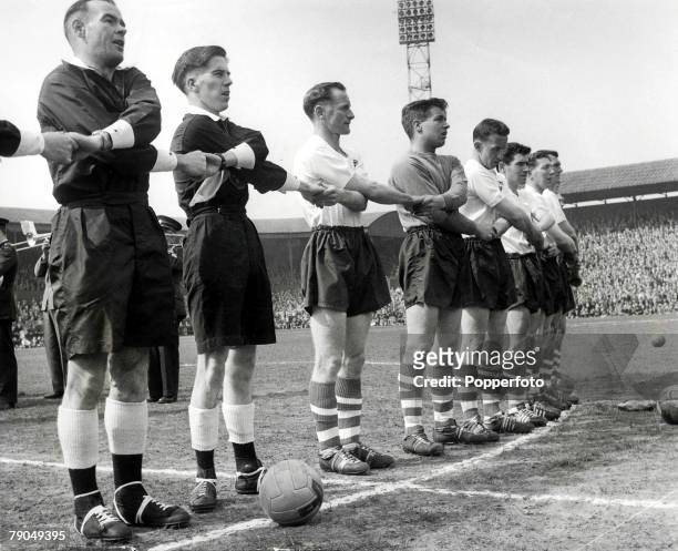 Sport, Football, League Divison One, Deepdale, 30th April Preston North End v Luton, Preston North End's Tom Finney and members of his team link arms...