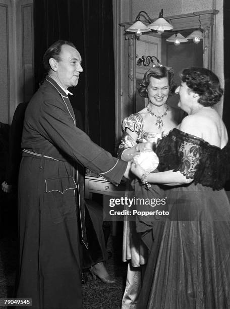 London, England, First night of the play "The Heiress" at the Haymarket Theatre, A picture of British actor Ralph Richardson meeting guests