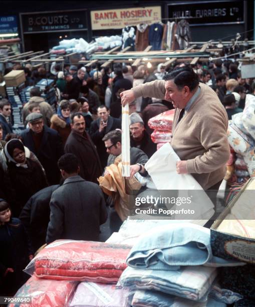 London, England Stall holders in Petticoat Lane