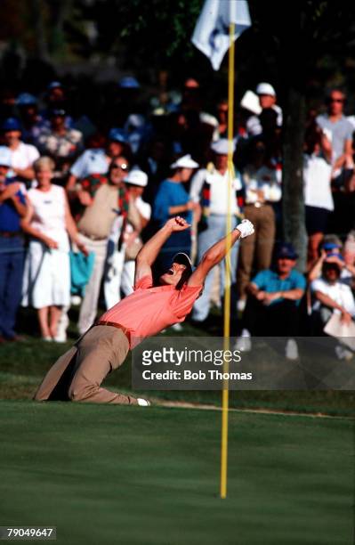 Volume 2, Page 7, Picture number 1, Sport, Golf, 1987 Ryder Cup, Muirfield Village, Ohio, USA, 27th September Great Britain and Europe beat America,...