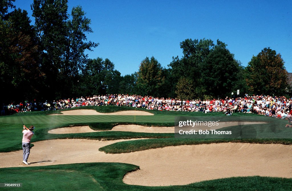 VOLUME 2. Page 13 picture 2. SPORT. Golf. Ryder Cup, 25th-27th September 1987. USA v Great Britain and Europe. USA, Ohio, Muirfield Village, 5th green. Golfer playing out of bunker.