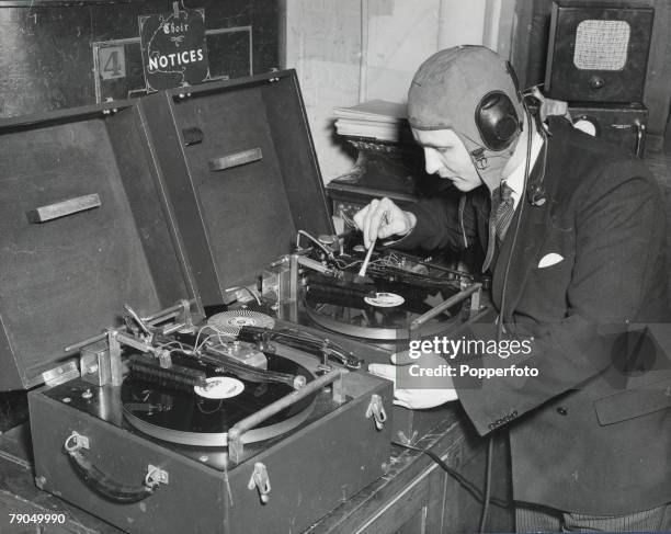 605 Dj Machine Stock Photos, High-Res Pictures, and Images - Getty Images