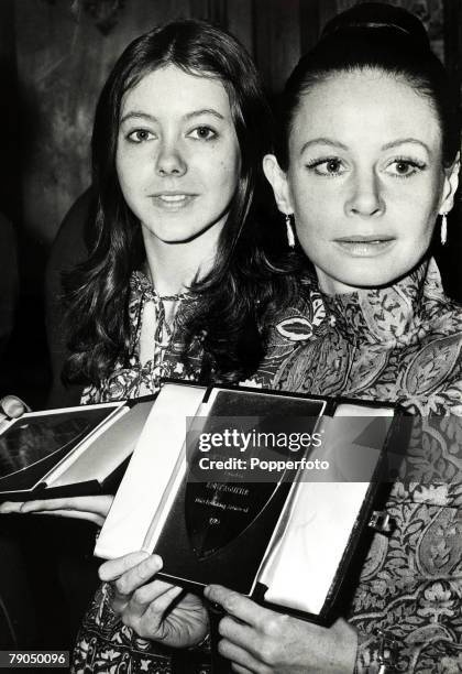 Cinema Personalities, 30th March 1971, British actresses Jenny Agutter, born 1952, and Sarah Miles received their awards at the Variety Club award...