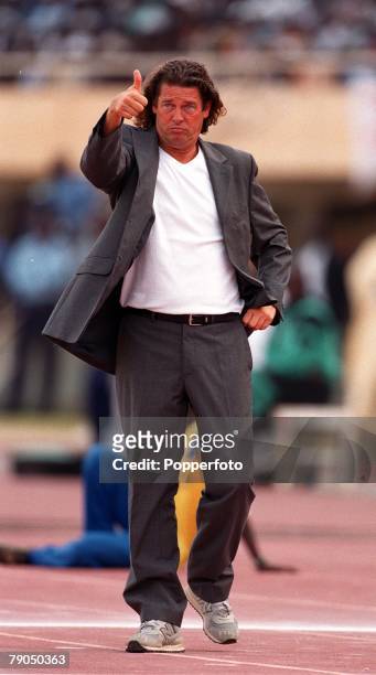 Football, 2002 World Cup Qualifier, African Second Round, Group C, 21st April 2001, Dakar, Senegal, Senegal 3 v Algeria 0, Senegal coach Bruno Metsu