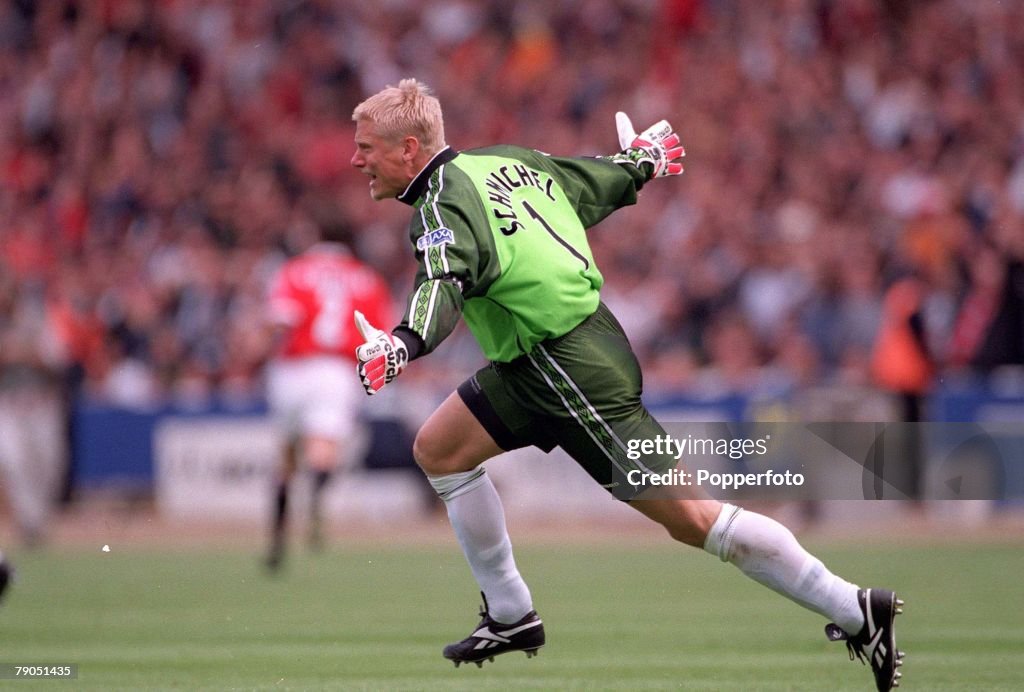 22nd MAY 1999. F.A.Cup Final. Wembley. Manchester United 2 v Newcastle United 0. Manchester United's Peter Schmeichel celebrates after Teddy Sheringham's early goal.