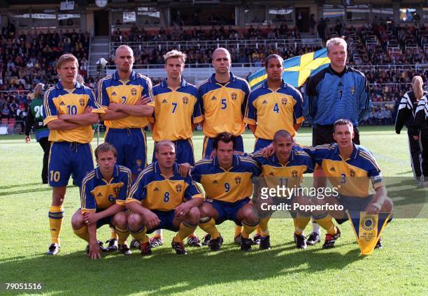 Football, 2002 World Cup Qualifier, Group 4, 2nd June 2001, Stockholm, Sweden 2 v Slovakia 0, The Sweden team pose together for a group photograph...