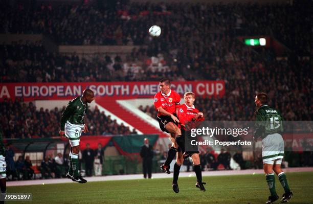 Sport, Football, Tokyo, Japan, 30th, November 1999, Toyota Intercontinental Cup, Manchester United 1 v Palmeiras 0, Manchester United pair Roy Keane...